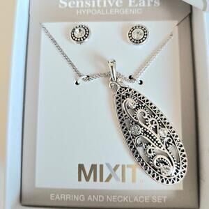 MIXIT Filigree Pendant Necklace and Earrings Boxed Jewelry Set NWT